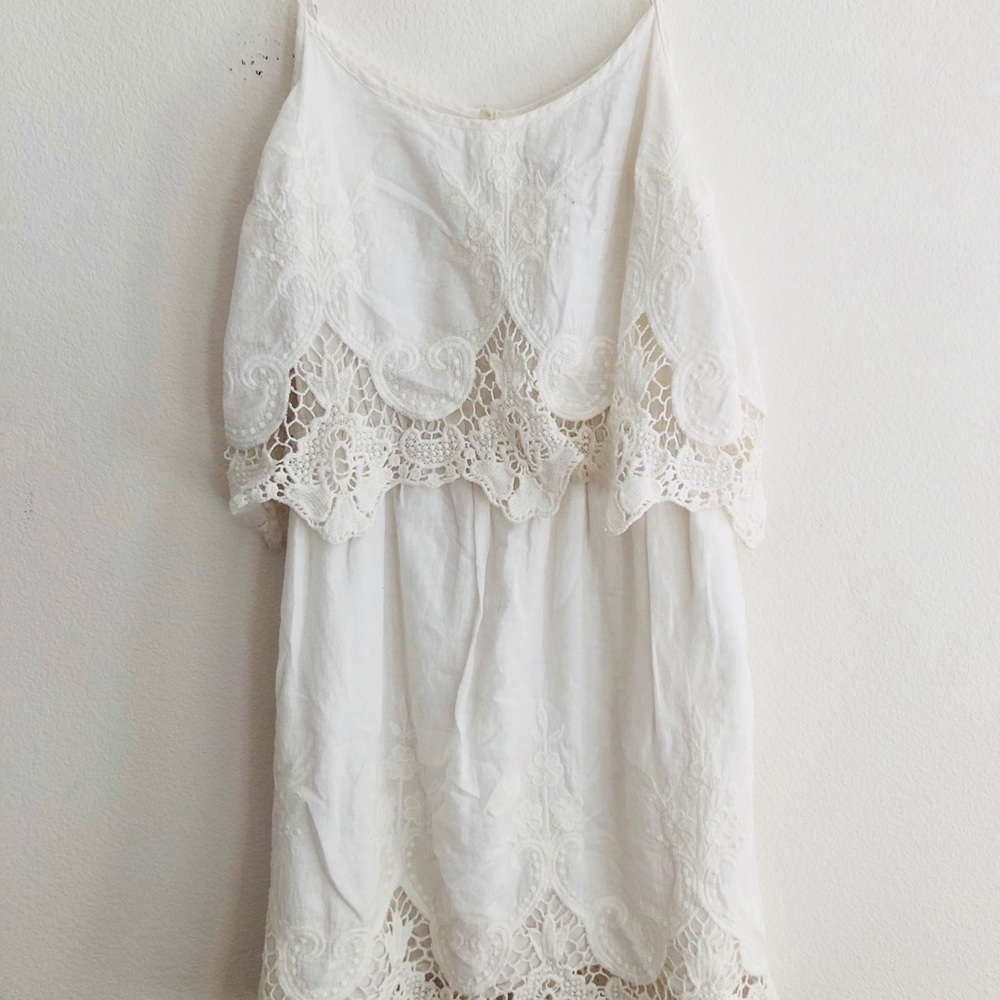 Cute white dress!